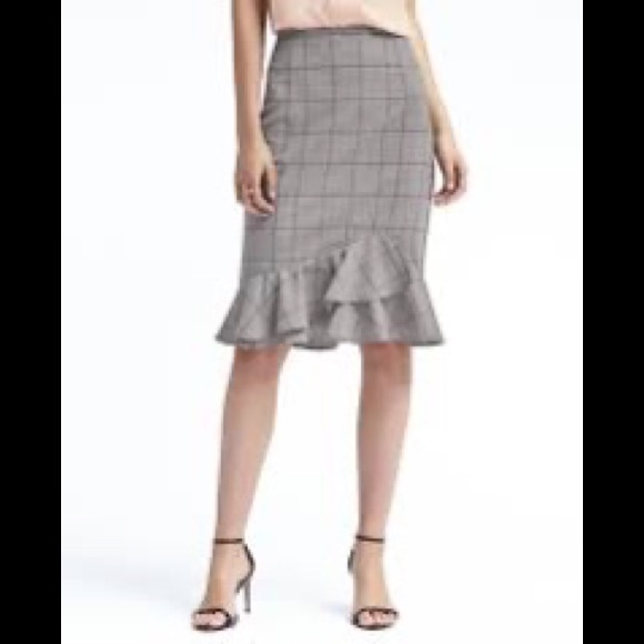 NWT Banana Republic Ruffle Lightweight Wool Skirt - Picture 1 of 7